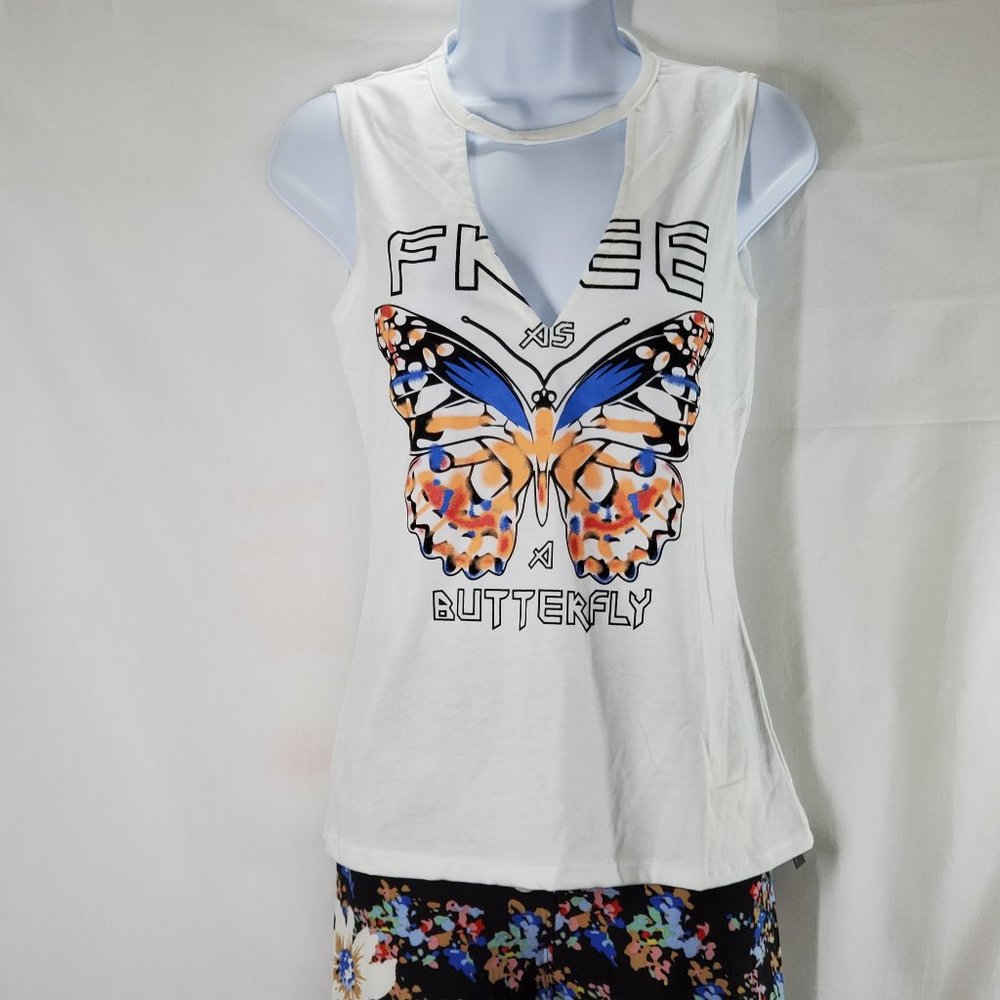 Women Tank Top V-neck with special cut on the Back